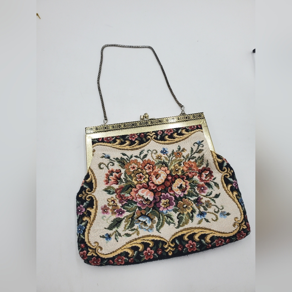 VTG BLACK & MULTICOLOR FLORAL TAPESTRY GOLD CHAIN METAL FRAME STRAP PURSE